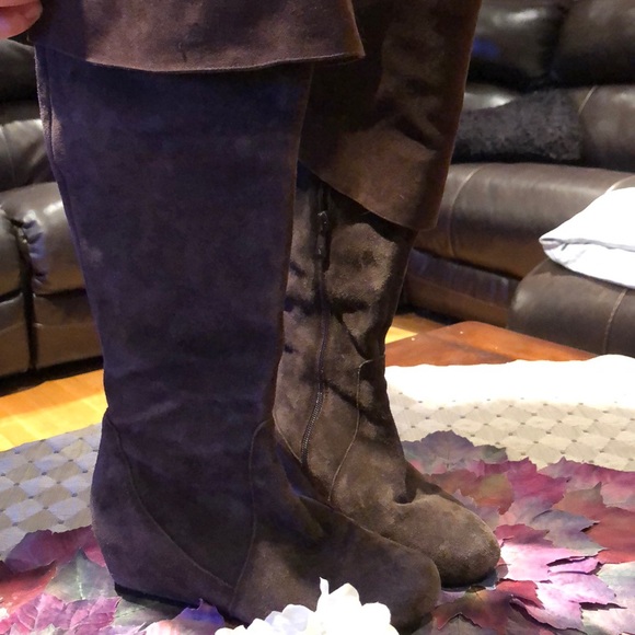 RESTRICTED ABOVE THE KNEE SUEDE BOOTS - Picture 3 of 12